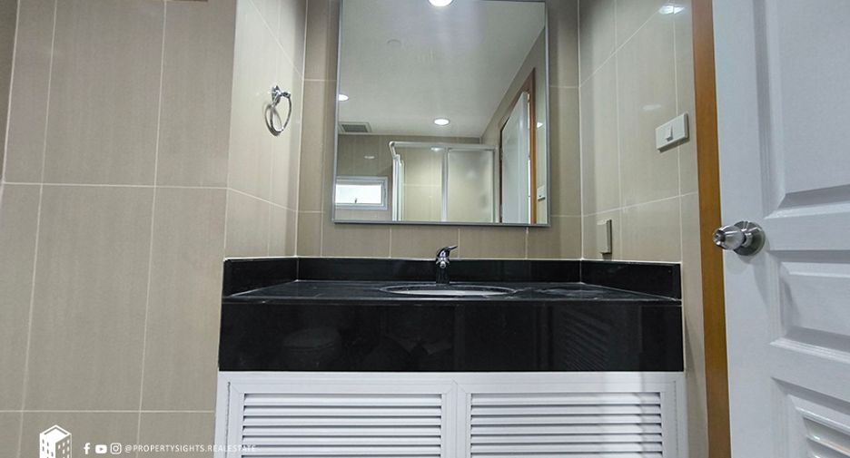 Condo en alquiler de 3 habitaciones en Khlong Toei, Bangkok
