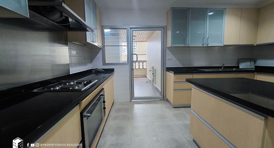 Condo en alquiler de 3 habitaciones en Khlong Toei, Bangkok