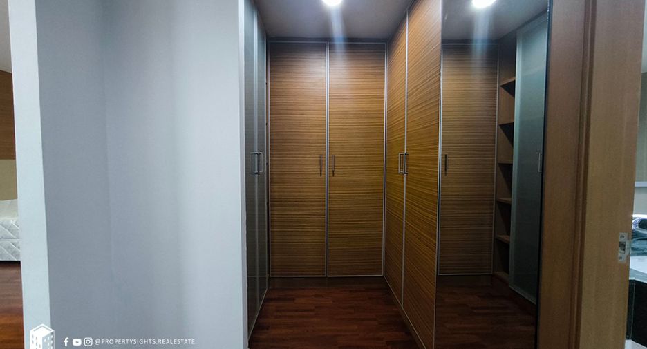 Condo en alquiler de 3 habitaciones en Khlong Toei, Bangkok