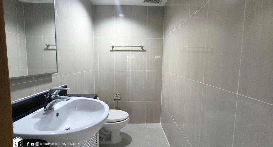 Condo en alquiler de 3 habitaciones en Khlong Toei, Bangkok