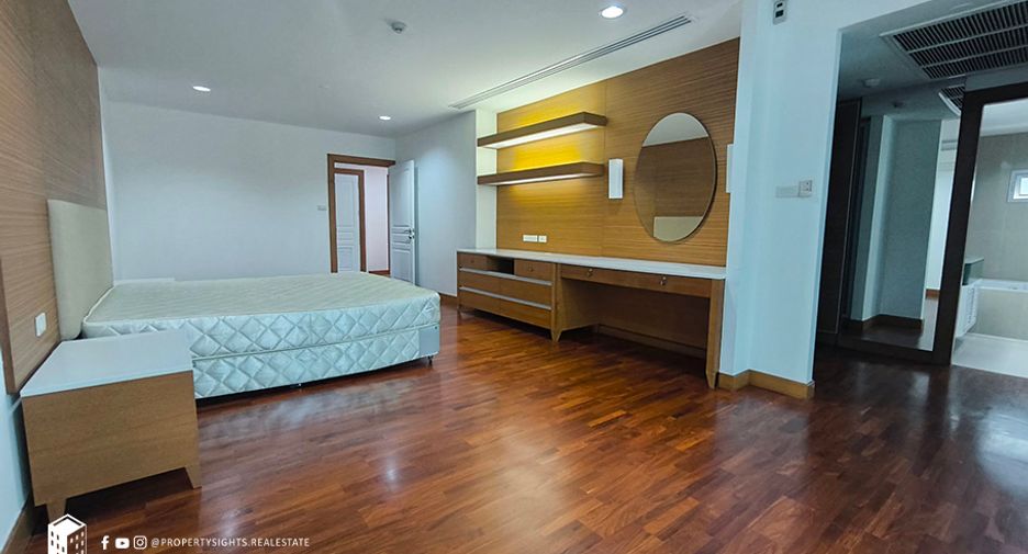 Condo en alquiler de 3 habitaciones en Khlong Toei, Bangkok