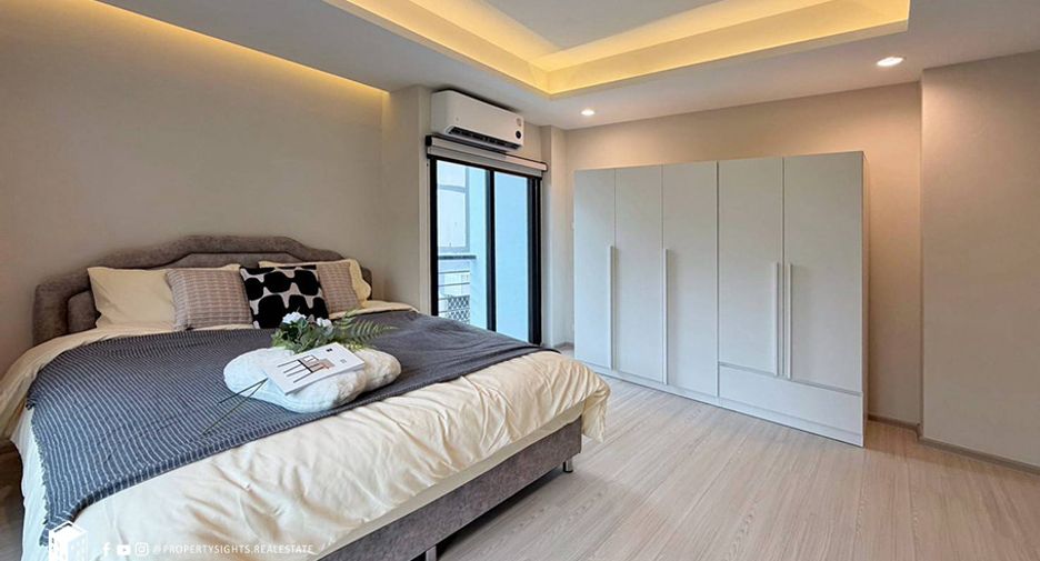 For sale 1 bed condo in Huai Khwang, Bangkok