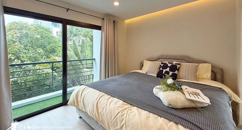 For sale 1 bed condo in Huai Khwang, Bangkok