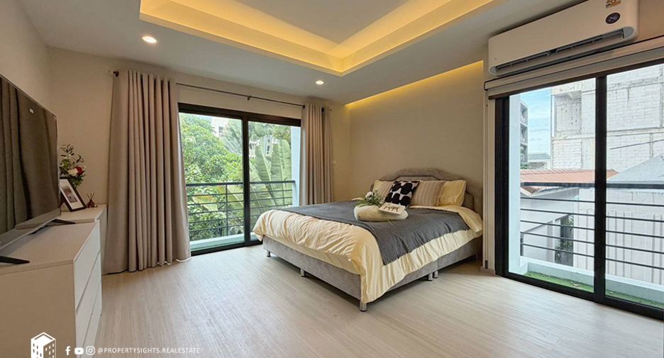 For sale 1 bed condo in Huai Khwang, Bangkok