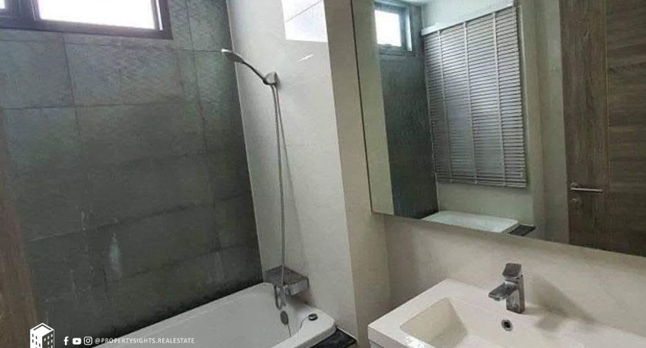 For rent 2 bedrooms condo in Phra Khanong, Bangkok