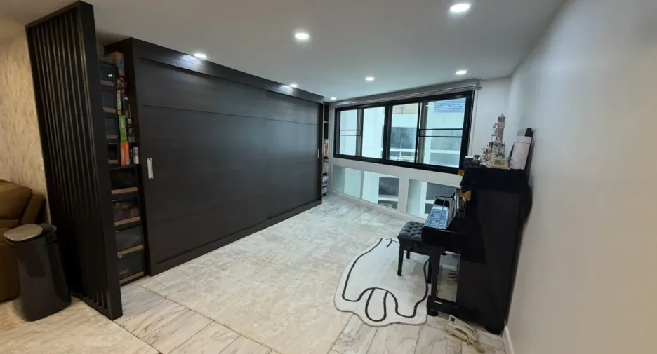 For sale 3 bedrooms condo in Khlong Toei, Bangkok