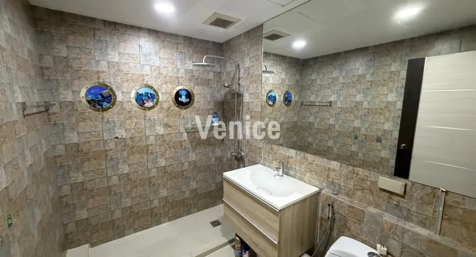 For sale 3 bedrooms condo in Khlong Toei, Bangkok