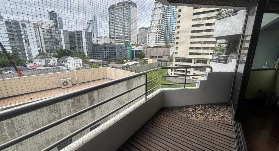 For sale 1 Beds condo in Khlong Toei, Bangkok