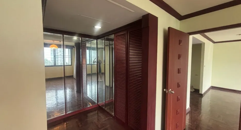 For sale 1 Beds condo in Khlong Toei, Bangkok