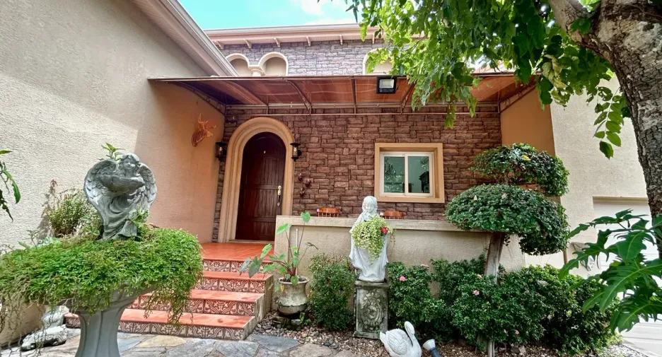 For rent and for sale 3 bedrooms house in Jomtien, Pattaya