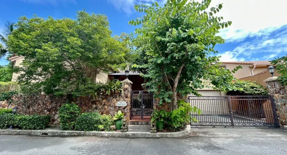 For rent and for sale 3 bedrooms house in Jomtien, Pattaya