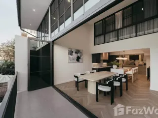 For rent 5 bedrooms townhouse in Phra Khanong, Bangkok