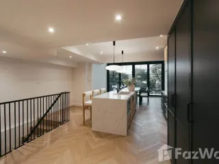 For rent 5 bedrooms townhouse in Phra Khanong, Bangkok