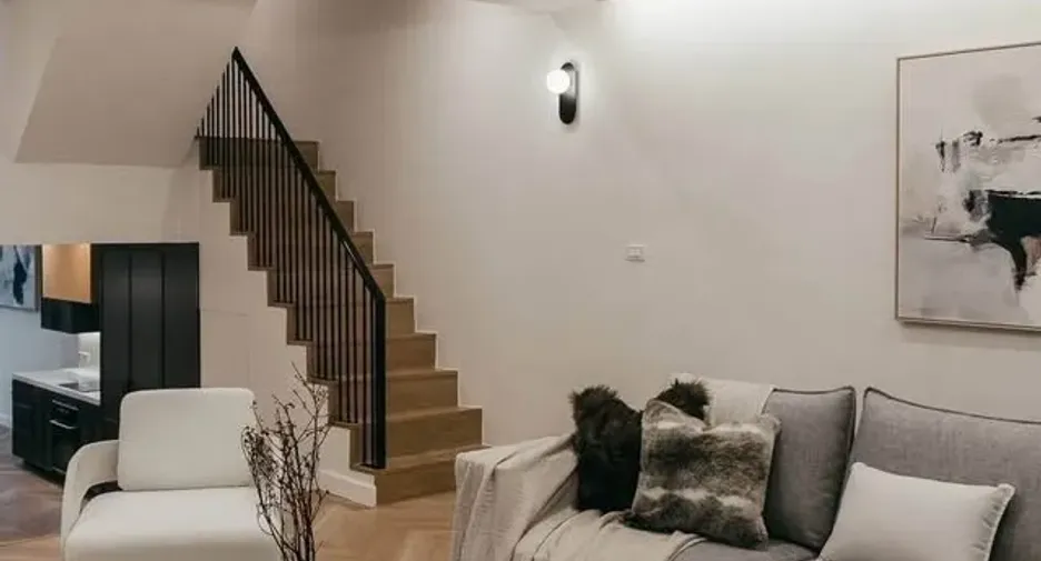 For rent 5 bedrooms townhouse in Phra Khanong, Bangkok