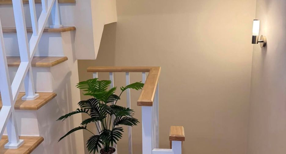 For rent 3 bedrooms townhouse in Prawet, Bangkok