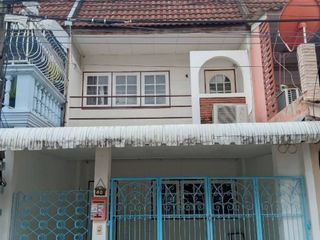 For rent 3 bedrooms townhouse in Bang Khen, Bangkok