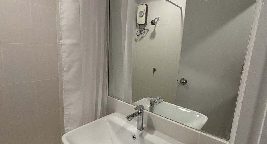 Wohnung zur Miete mit Studio in Huai Khwang, Bangkok
