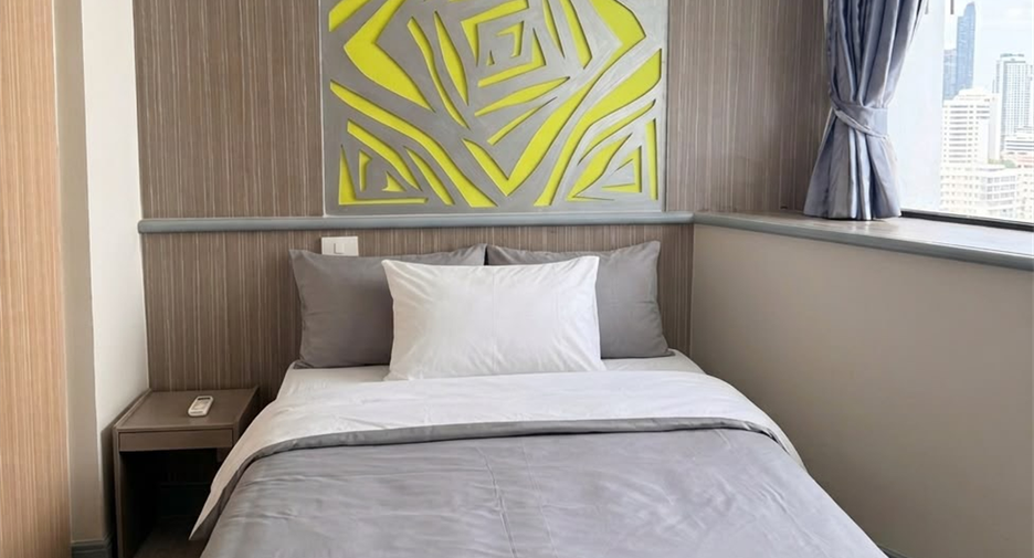For rent 3 bedrooms condo in Khlong Toei, Bangkok
