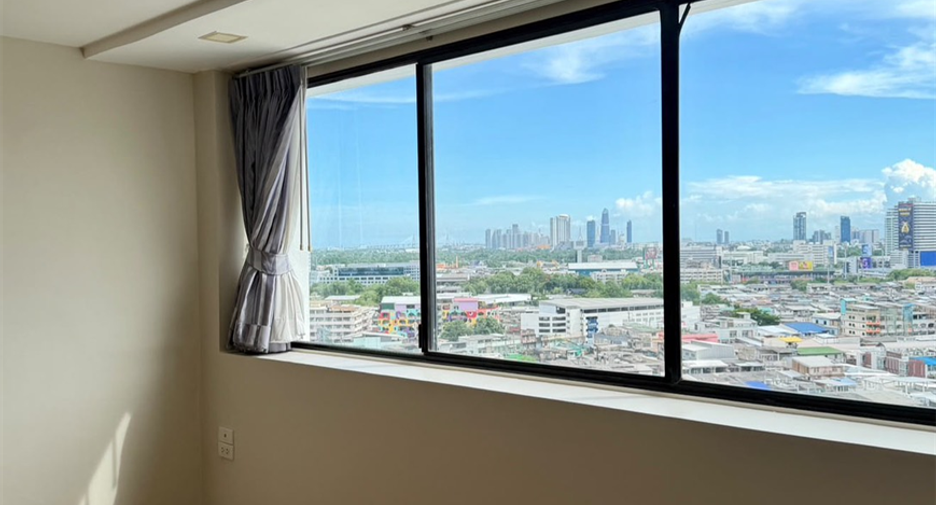 For rent 3 bedrooms condo in Khlong Toei, Bangkok