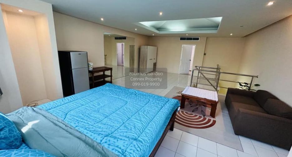 For rent 4 bedrooms townhouse in Watthana, Bangkok