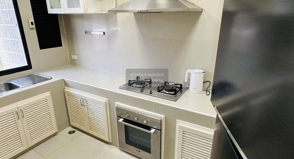 For rent 4 bedrooms townhouse in Watthana, Bangkok