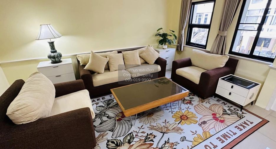 For rent 4 bedrooms townhouse in Watthana, Bangkok
