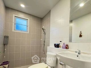 Casa en venta de 4 habitaciones en Thung Khru, Bangkok