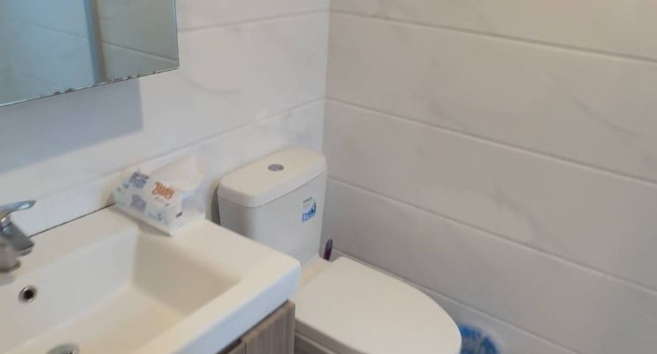 For rent 2 bedrooms condo in Huai Khwang, Bangkok