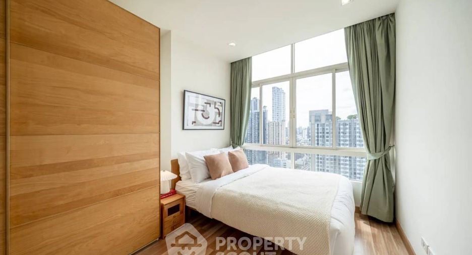 For rent 2 bedrooms condo in Phra Khanong, Bangkok
