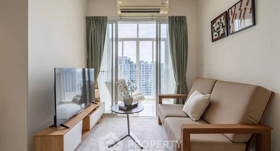 For rent 2 bedrooms condo in Phra Khanong, Bangkok