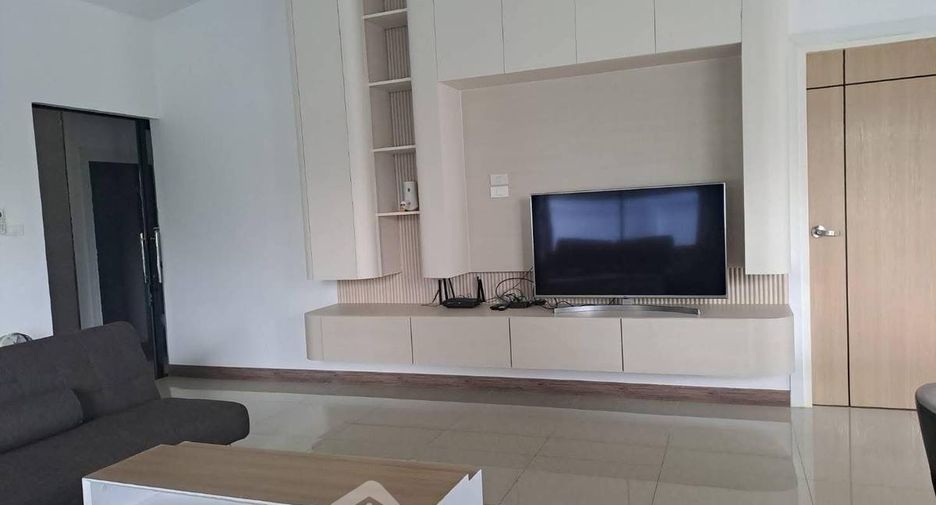 For rent 3 bedrooms villa in Bang Lamung, Chonburi