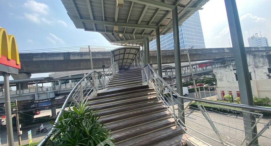 Condo en alquiler de 2 habitaciones en Bang Na, Bangkok