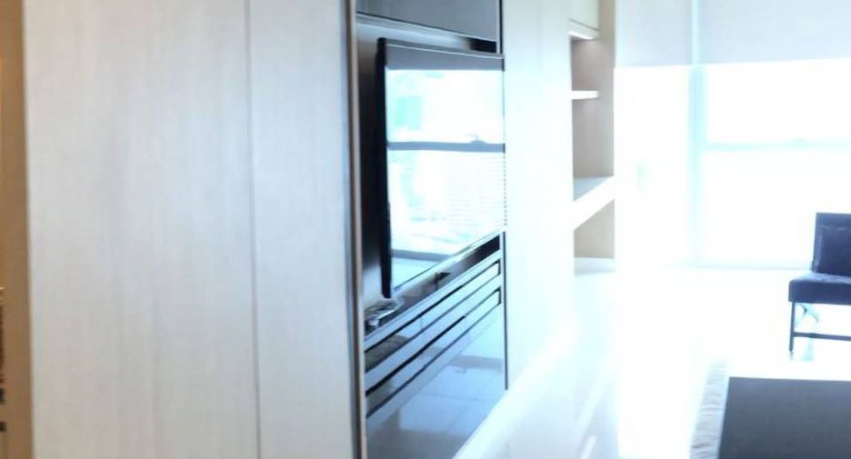 For rent 3 bedrooms condo in Pathum Wan, Bangkok