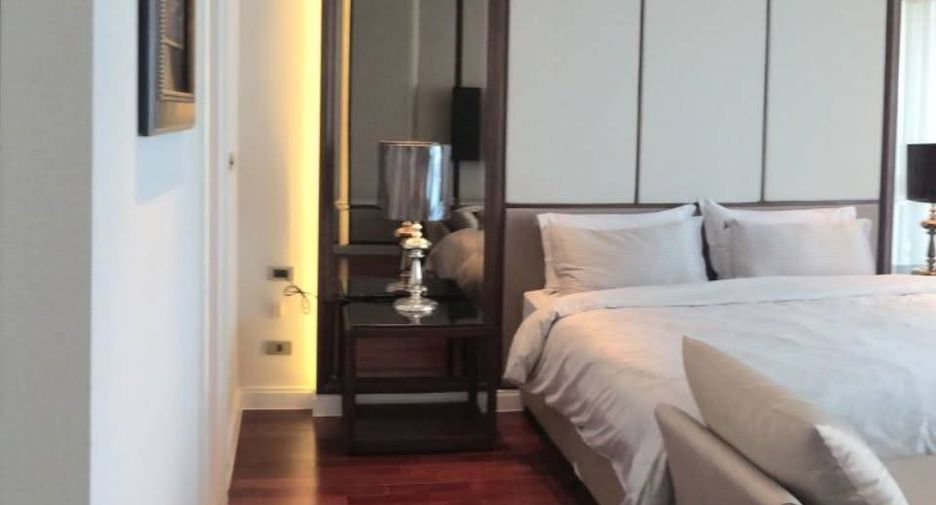 For rent 3 bedrooms condo in Pathum Wan, Bangkok
