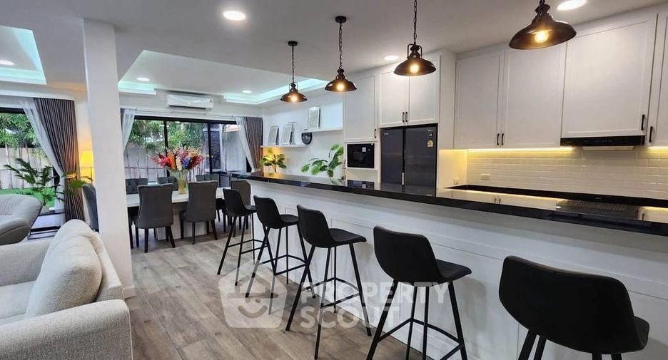 For rent 5 bedrooms villa in Bang Lamung, Chonburi