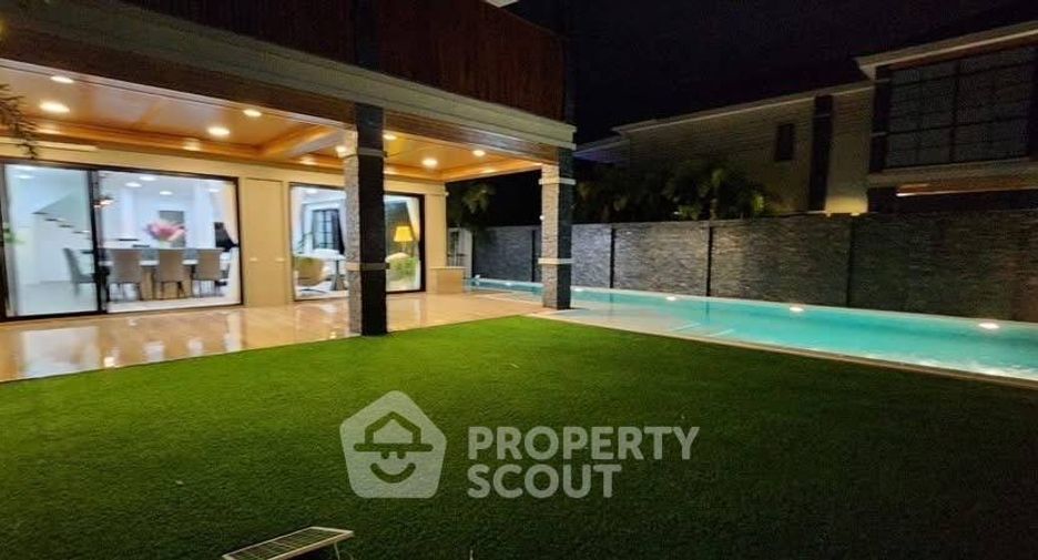 For rent 5 bedrooms villa in Bang Lamung, Chonburi