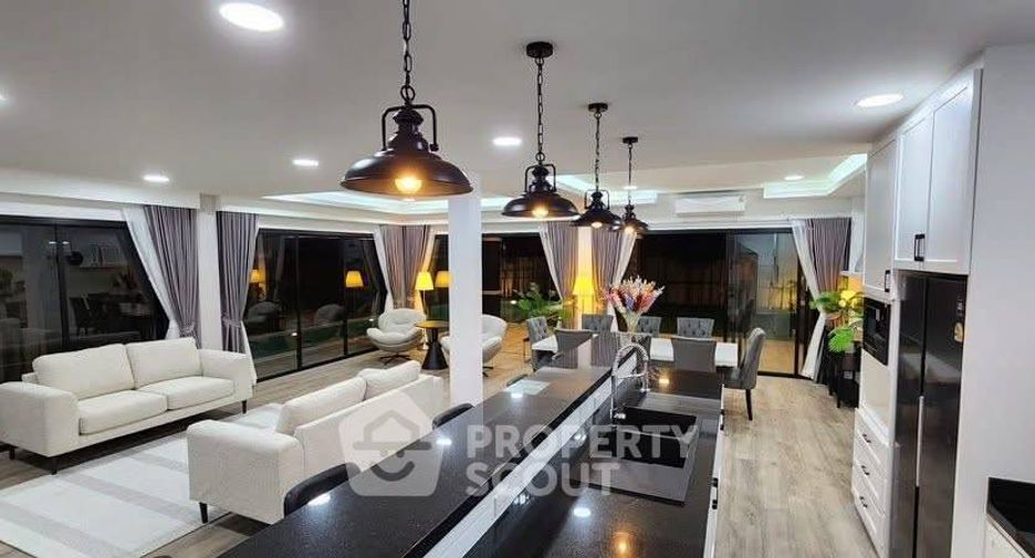 For rent 5 bedrooms villa in Bang Lamung, Chonburi