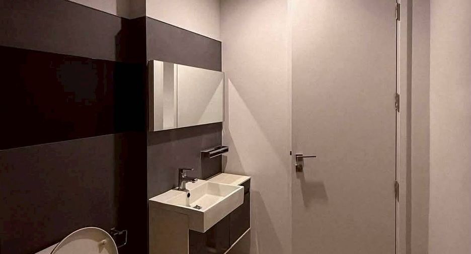 For rent 2 ベッドルーム condo in Phra Khanong, Bangkok
