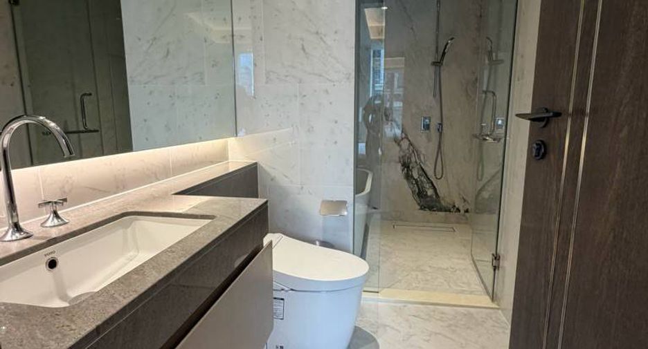 For rent 2 bedrooms condo in Pathum Wan, Bangkok