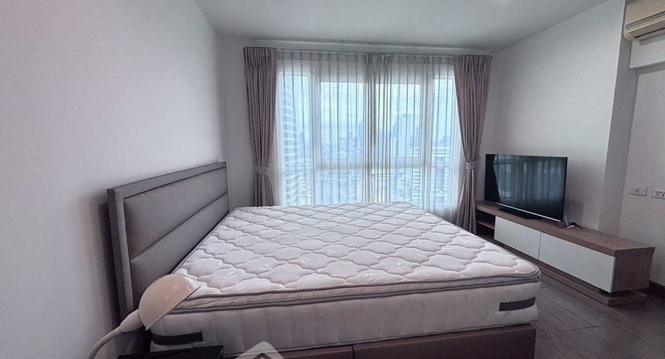 For rent 2 bedrooms condo in Din Daeng, Bangkok