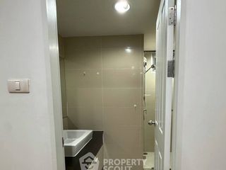 For rent 3 bedrooms condo in Huai Khwang, Bangkok