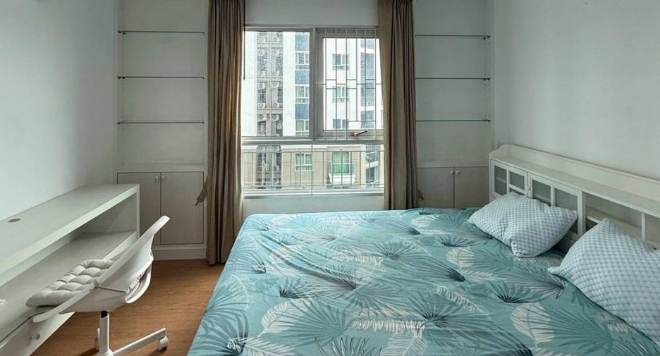 For rent 3 ベッドルーム condo in Huai Khwang, Bangkok