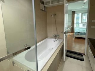 For rent 3 bedrooms condo in Huai Khwang, Bangkok