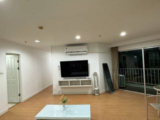 For rent 3 bedrooms condo in Huai Khwang, Bangkok