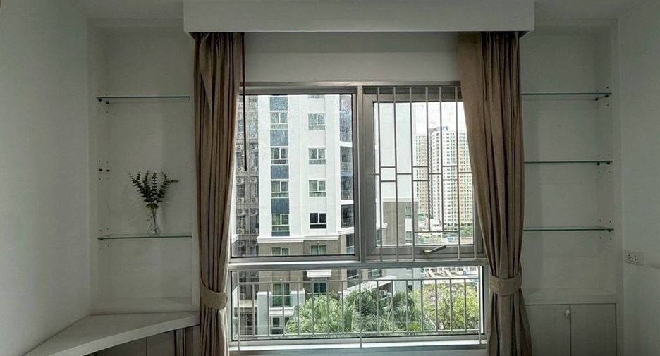 For rent 3 ベッドルーム condo in Huai Khwang, Bangkok