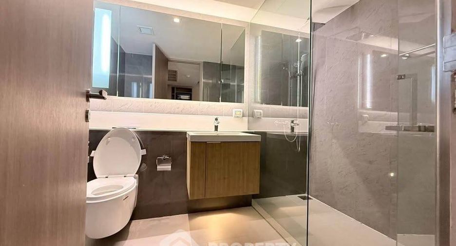 For rent 2 bedrooms condo in Khlong Toei, Bangkok