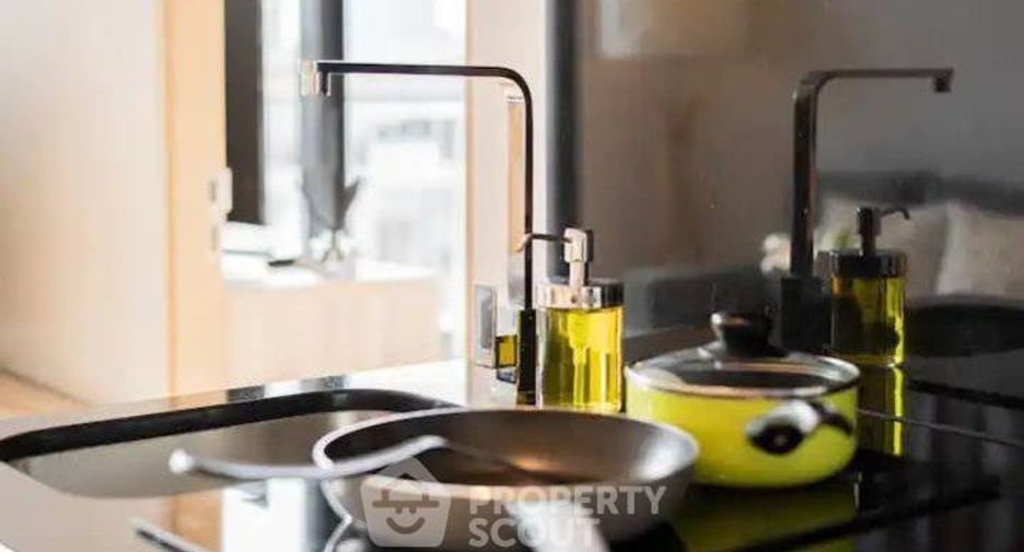 For rent 2 bedrooms condo in Khlong Toei, Bangkok
