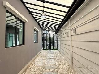 For rent 3 bedrooms townhouse in Wang Thonglang, Bangkok