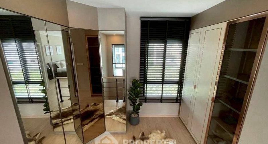 For rent 3 bedrooms townhouse in Suan Luang, Bangkok