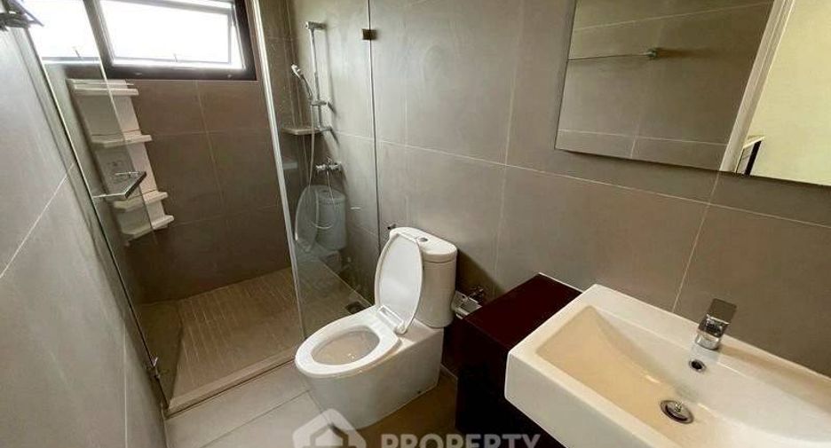 For rent 3 bedrooms townhouse in Suan Luang, Bangkok